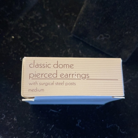 Avon (1989) Vintage Classic Dome Pierced Earrings Goldtone - Picture 6 of 7